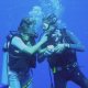 64- On tente le bisou sous-marin 